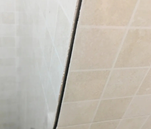 游仙瓷砖空鼓维修公司分享阳台瓷砖脱落的修复过程可以分为以下几个步骤