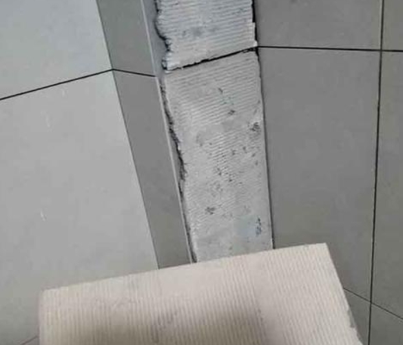 游仙瓷砖空鼓维修公司分享下厨房瓷砖脱落的补救措施。